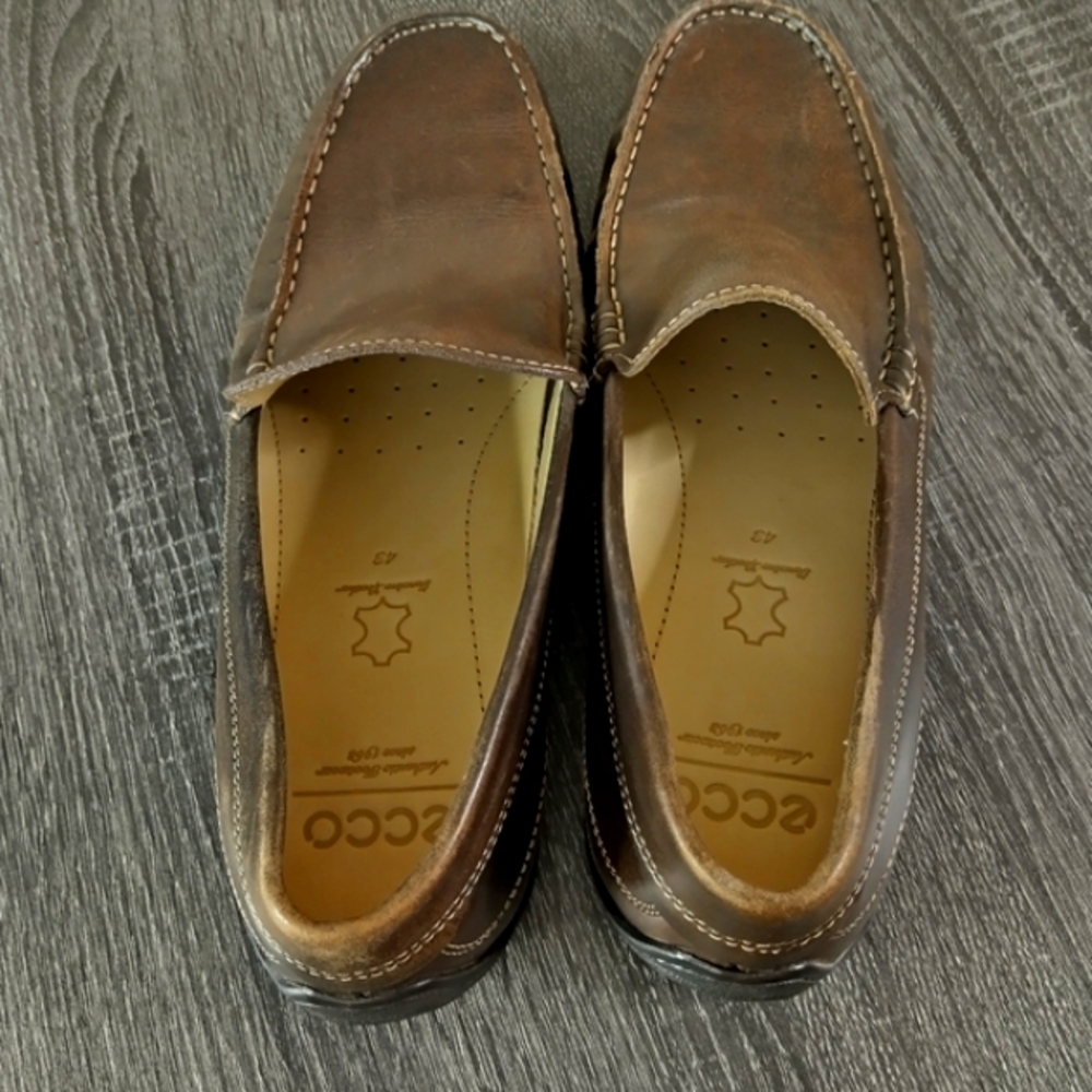 ECCO Classic Moc mens loafer. Size  9.5. Slip ons Leather great condition Brown - Picture 2 of 15